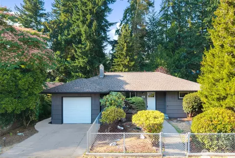 518 N 166th St, Shoreline, WA 98133