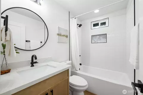 Bath - 2929 Silver Crest Dr, Mill Creek, WA 98012 photo 1 of 2