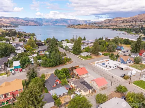 219 W Columbia Ave, Chelan, WA 98816