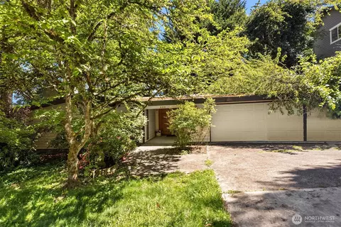 806 101st Ave SE, Bellevue, WA 98004