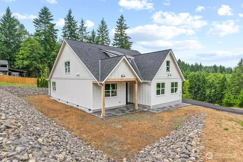 117 Red Hawk Dr, Castle Rock, WA 98611