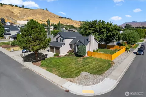 1902 Pensione Pl, Wenatchee, WA 98801