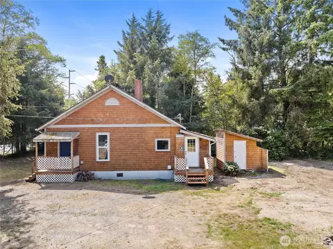 10205 Sandridge Rd, Long Beach, WA 98631