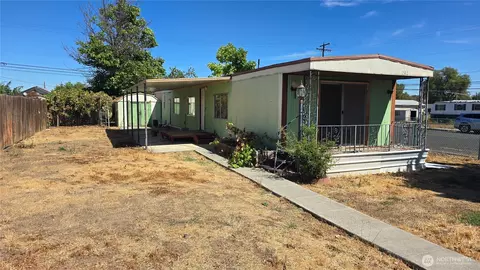 242 SE 5th Ave, Soap Lake, WA 98851