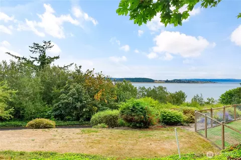 2431 SW Petes Ln, Oak Harbor, WA 98277
