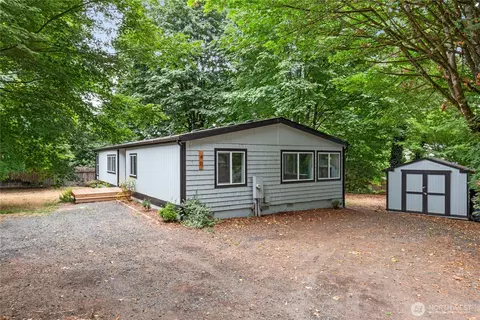40 NE Larson Lake Rd, Belfair, WA 98528