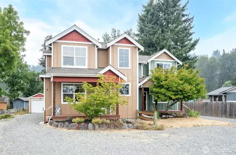305 Calistoga St E, Orting, WA 98360