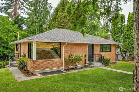 22039 S 16th Ave, Des Moines, WA 98198