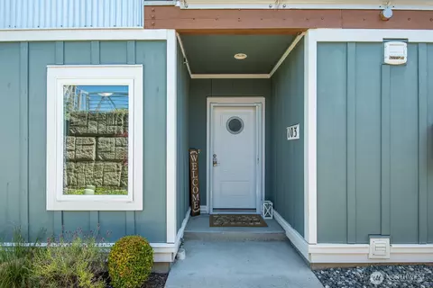 3706 Portage Ln #103, Anacortes, WA 98221