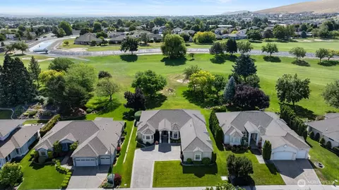 1209 W Canyon Lakes Dr, Kennewick, WA 99337