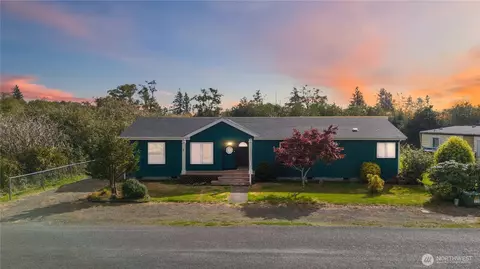 7137 Ortelius Dr, Ilwaco, WA 98624