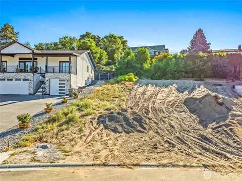 249 NW Chinook Way, East Wenatchee, WA 98802