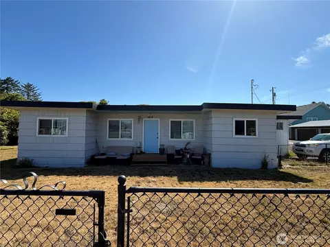 1416 Washington Ave S, Long Beach, WA 98631