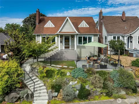 8233 16th Ave NE, Seattle, WA 98115
