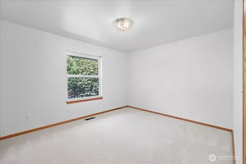 Bedroom - 42008 254th Ave SE, Enumclaw, WA 98022 photo 1 of 2