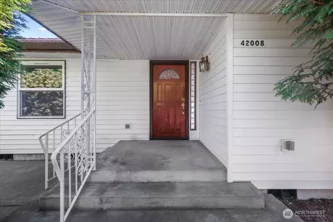 Entry Way - 42008 254th Ave SE, Enumclaw, WA 98022 photo 1 of 2