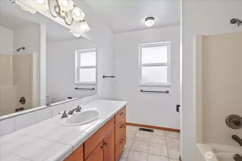 Bath - 42008 254th Ave SE, Enumclaw, WA 98022 photo 1 of 3