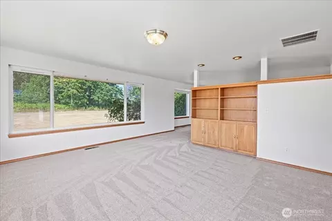Living - 42008 254th Ave SE, Enumclaw, WA 98022 photo 4 of 7