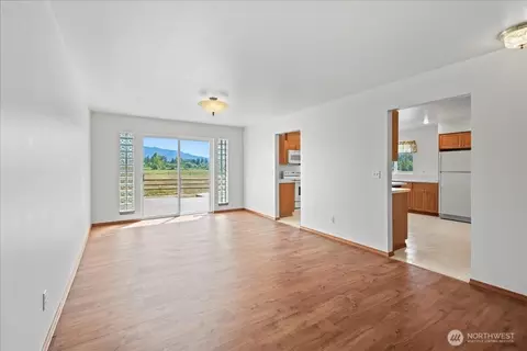 Living - 42008 254th Ave SE, Enumclaw, WA 98022 photo 1 of 7