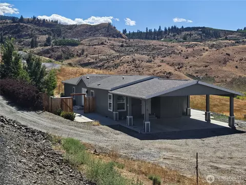 4925 Crown Ln, Malaga, WA 98828