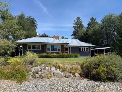 233 E 2nd St, Tonasket, WA 98855