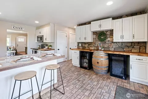 Kitchen - 45326 196th Ave SE, Enumclaw, WA 98022 photo 3 of 3