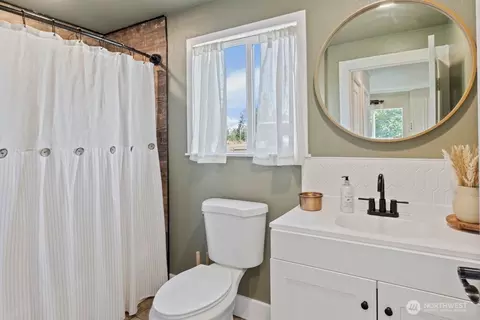 Bath - 45326 196th Ave SE, Enumclaw, WA 98022 photo 1 of 4