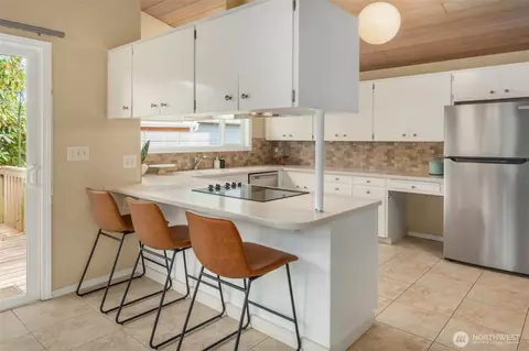 Kitchen - 618 Riverview Dr, Monroe, WA 98272 photo 1 of 5