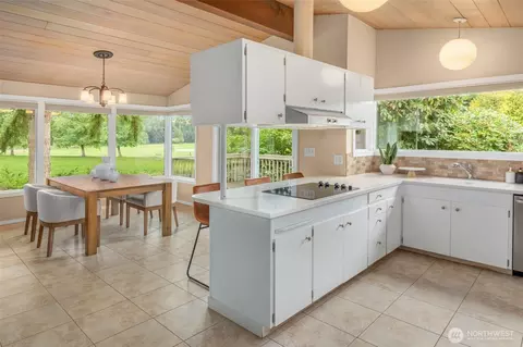 Kitchen - 618 Riverview Dr, Monroe, WA 98272 photo 2 of 5