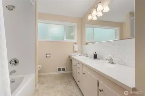 Bath - 618 Riverview Dr, Monroe, WA 98272 photo 1 of 1