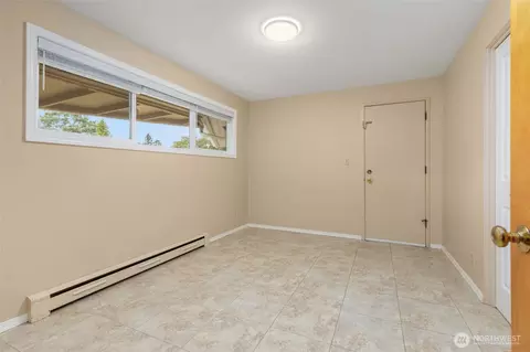 Bedroom - 618 Riverview Dr, Monroe, WA 98272 photo 4 of 4