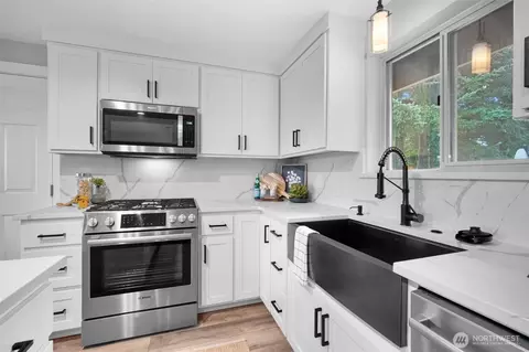 Kitchen - 805 Chestnut St, Everson, WA 98247 photo 3 of 3