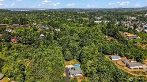 4001 Fourth Ave SW, Ilwaco, WA 98624