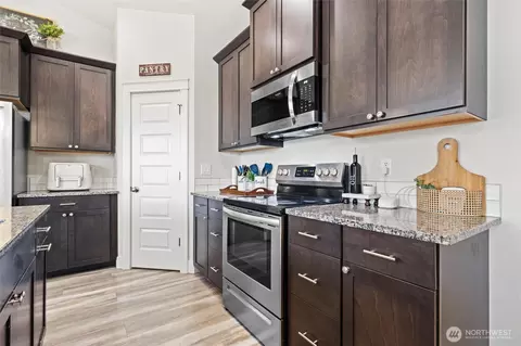 Kitchen - 1305 E Mt Baker St, Othello, WA 99344 photo 4 of 5