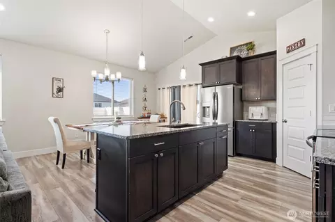 Kitchen - 1305 E Mt Baker St, Othello, WA 99344 photo 3 of 5