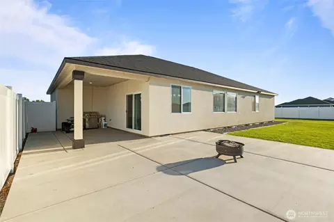 Exterior - 1305 E Mt Baker St, Othello, WA 99344 photo 4 of 9