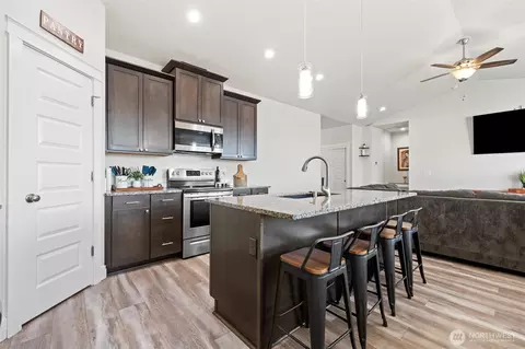 Kitchen - 1305 E Mt Baker St, Othello, WA 99344 photo 1 of 5