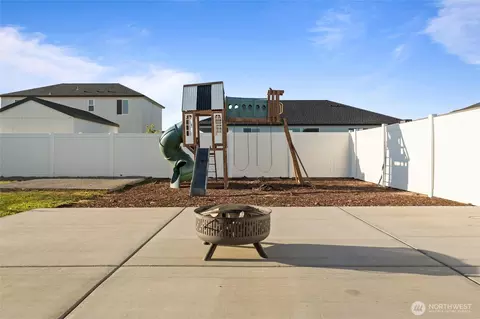 Exterior - 1305 E Mt Baker St, Othello, WA 99344 photo 6 of 9