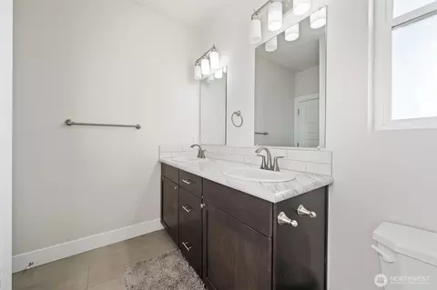 Bath - 1305 E Mt Baker St, Othello, WA 99344 photo 2 of 4