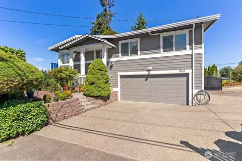1232 S 272nd St, Des Moines, WA 98198