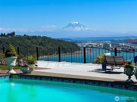 1424 49th St NE, Tacoma, WA 98422