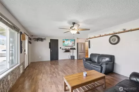 Living - 506 Deeded Ln SW, Orting, WA 98360 photo 3 of 4