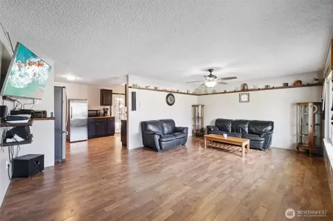 Living - 506 Deeded Ln SW, Orting, WA 98360 photo 2 of 4