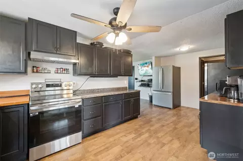 Kitchen - 506 Deeded Ln SW, Orting, WA 98360 photo 3 of 3