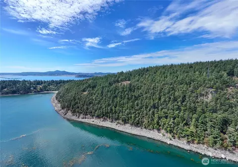 7121 Island View Dr, Anacortes, WA 98221