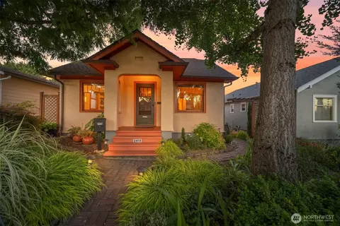 2418 Ellis St, Bellingham, WA 98225