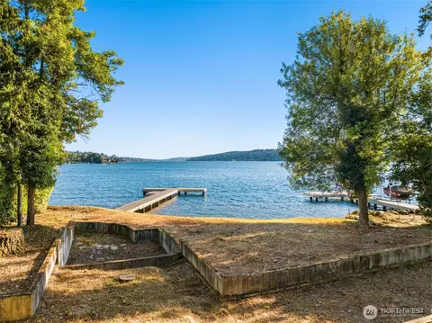 10879 SE Lake Rd, Bellevue, WA 98004