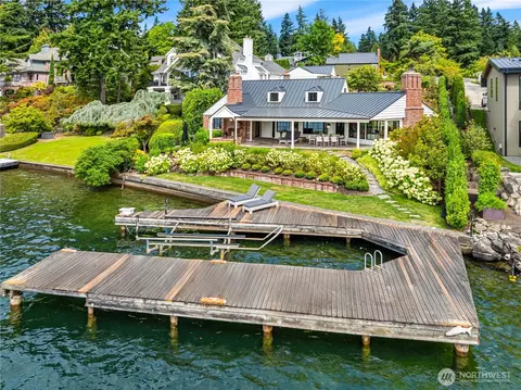 11 Enatai Dr, Bellevue, WA 98004