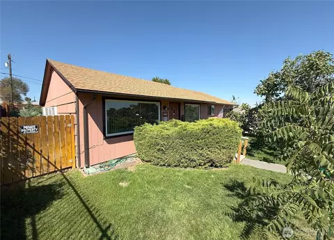 614 W Loop Dr, Moses Lake, WA 98837