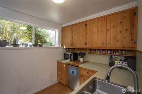 Kitchen - 61 E Robert Pl, Sequim, WA 98382 photo 4 of 5